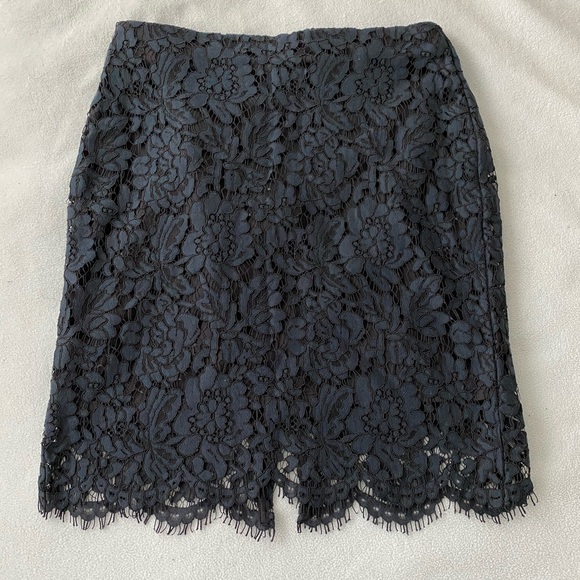 Banana Republic Dresses & Skirts - Banana Republic navy and black lace skirt 2P
